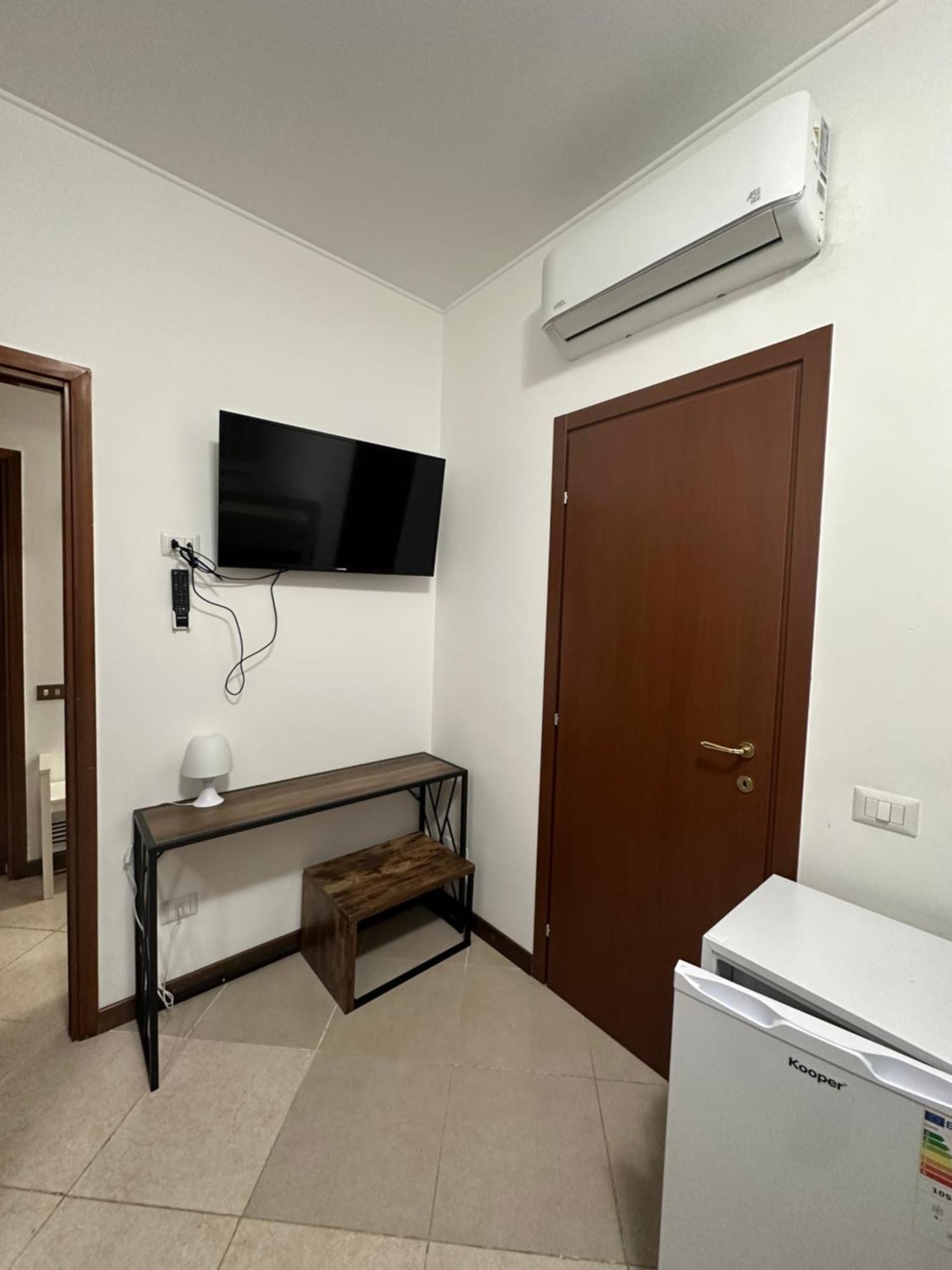 Gigli, Rooms Con Cucina In Comune E Terrazza Milaan Buitenkant foto