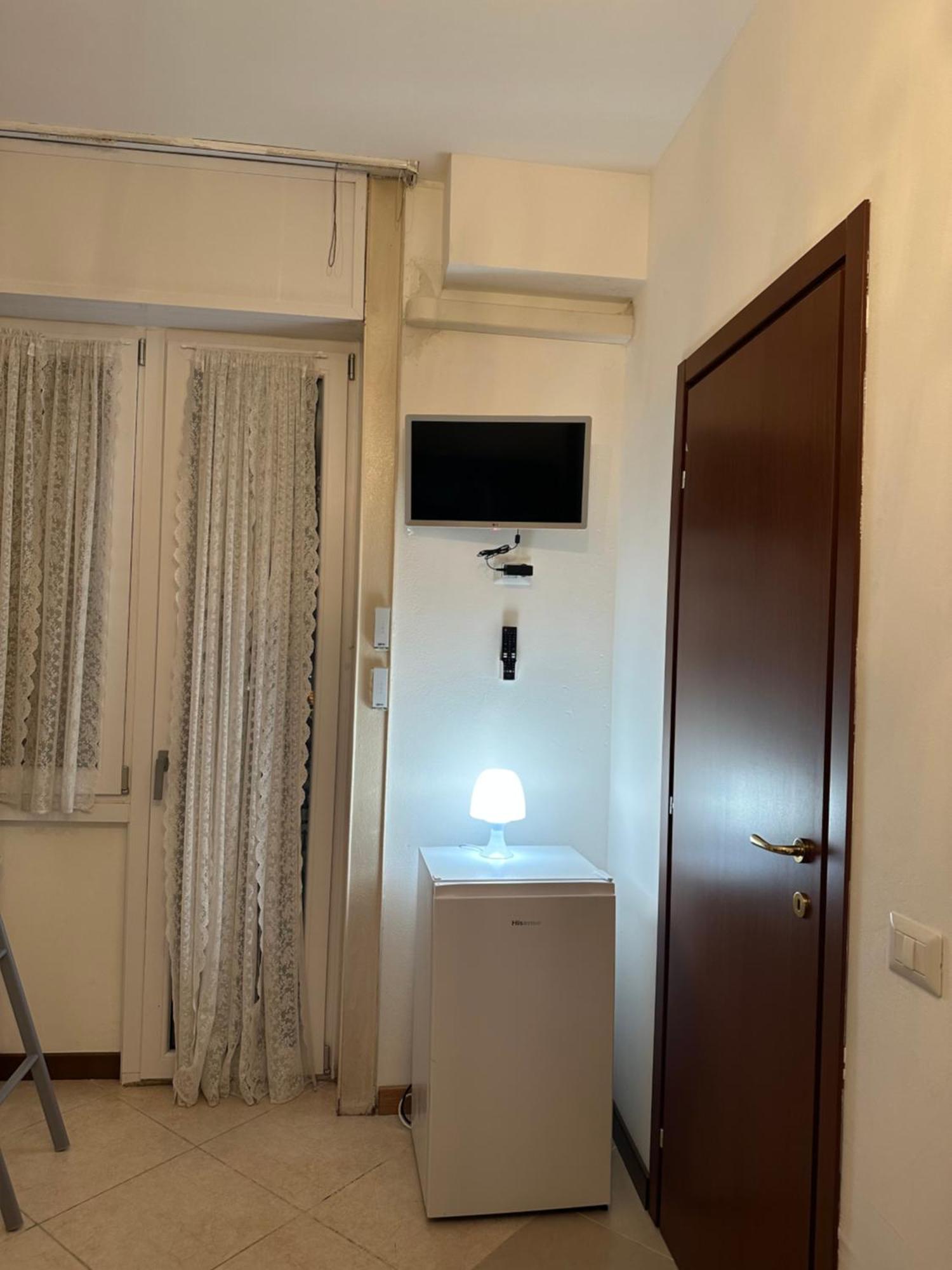 Gigli, Rooms Con Cucina In Comune E Terrazza Milaan Buitenkant foto