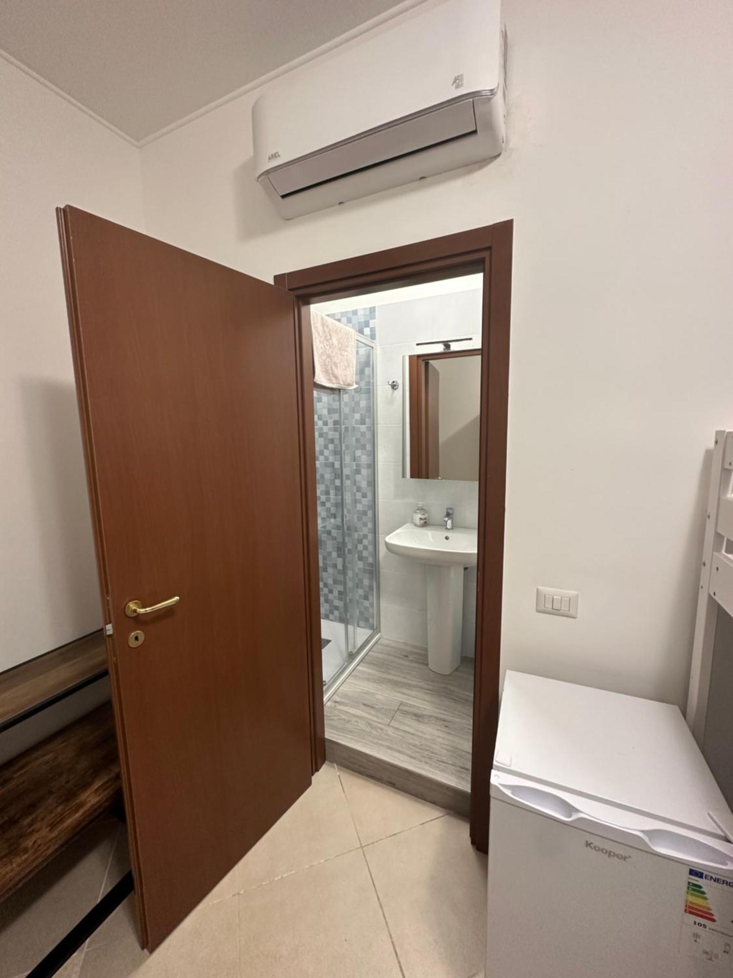Gigli, Rooms Con Cucina In Comune E Terrazza Milaan Buitenkant foto