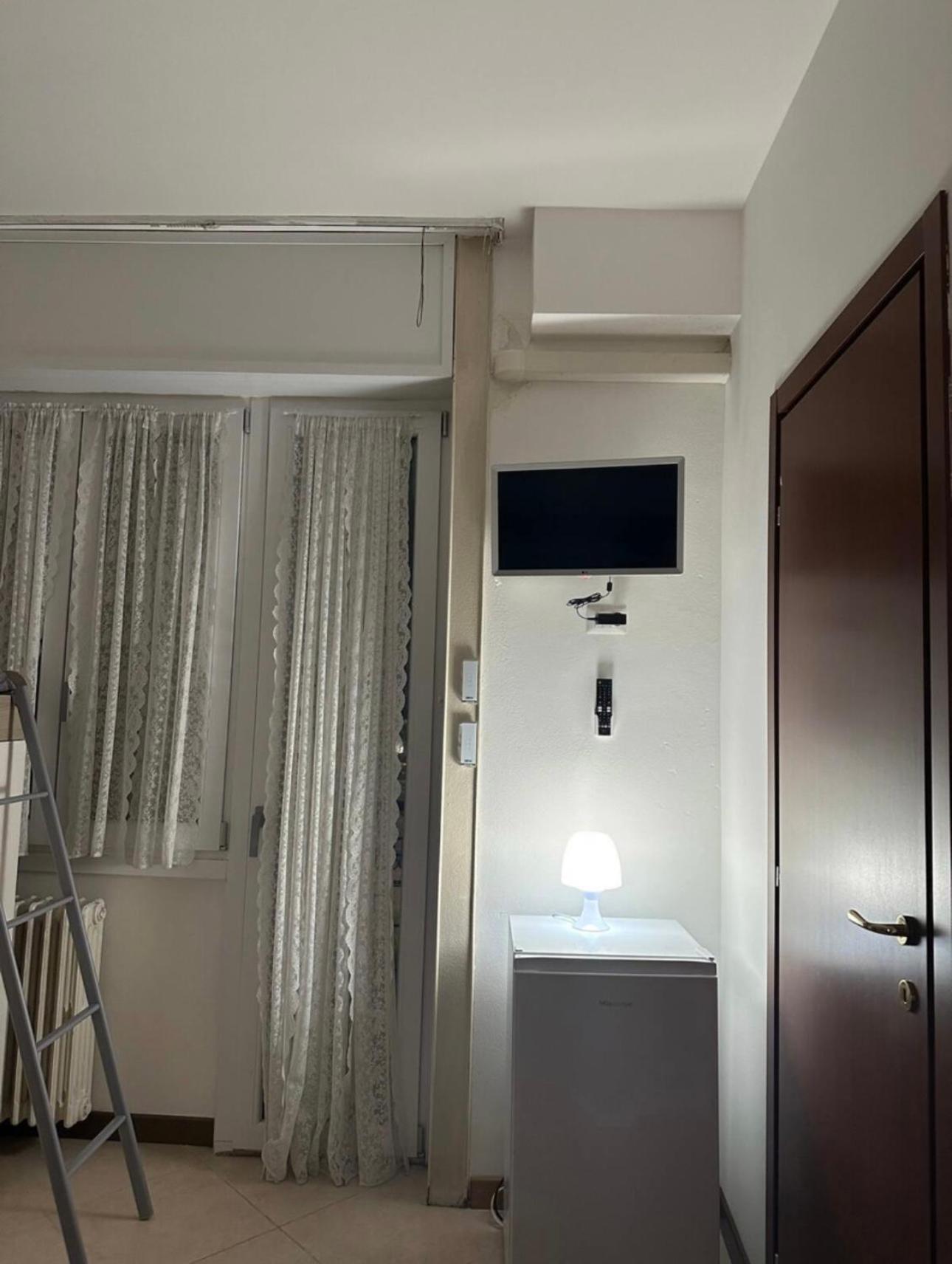 Gigli, Rooms Con Cucina In Comune E Terrazza Milaan Buitenkant foto